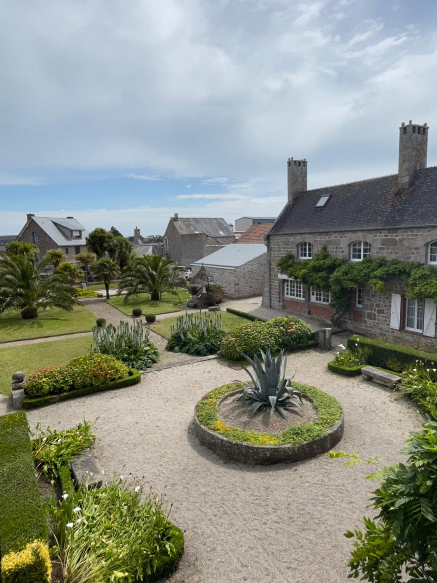 Le Conquerant - Chambres Meublees - Barfleur Exterior photo